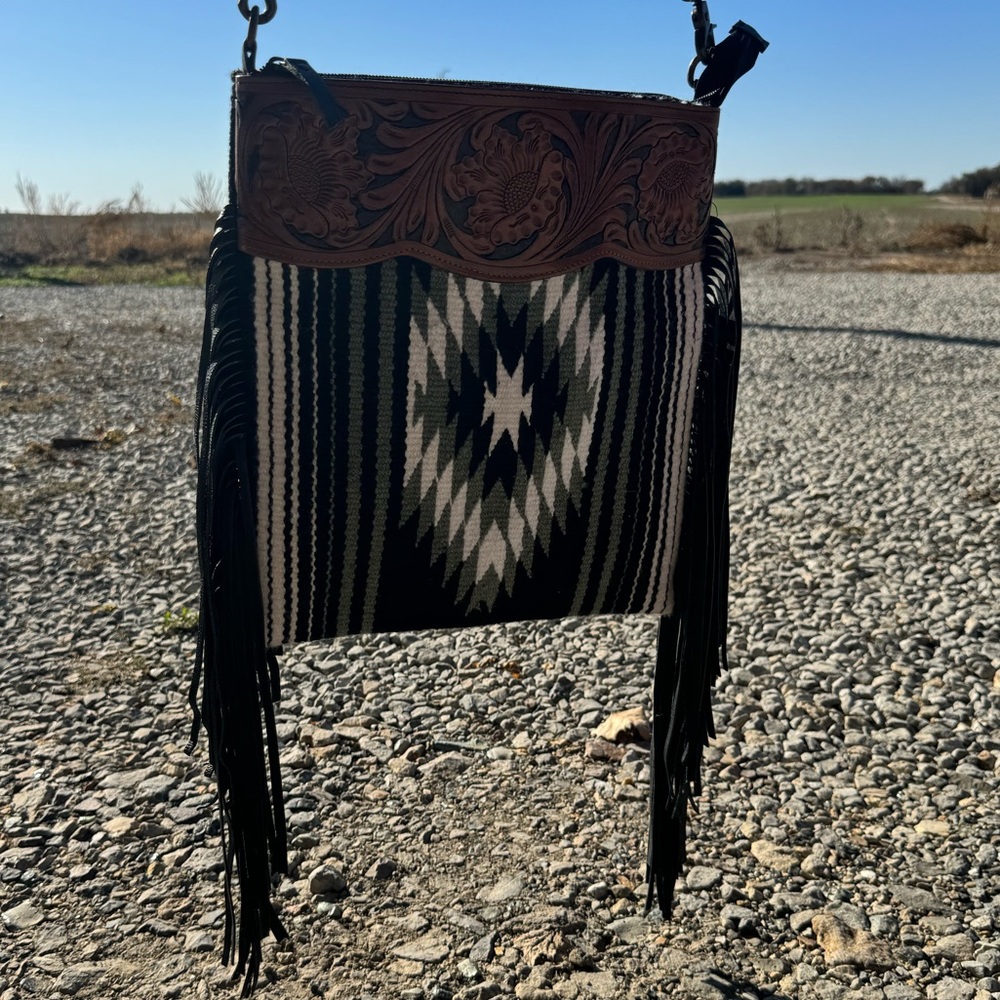 Western Linen black/white aztec tooled top purse